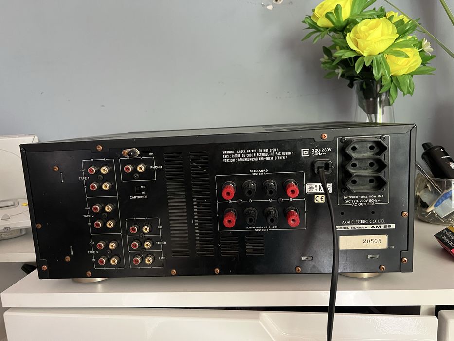 Akai AM 59 z oryginalnym pilotem