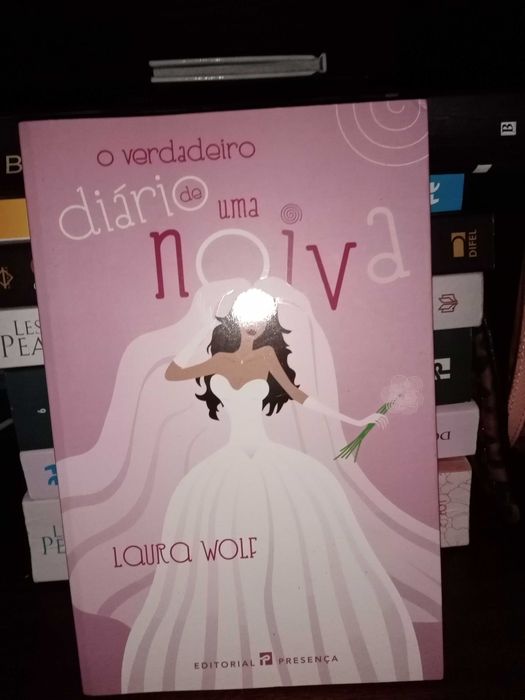 Livros vários:romances, história real e decoração