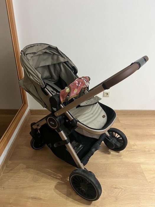 Carrinho de bebe Chico, semi novo com todos os acessórios e capa de ch