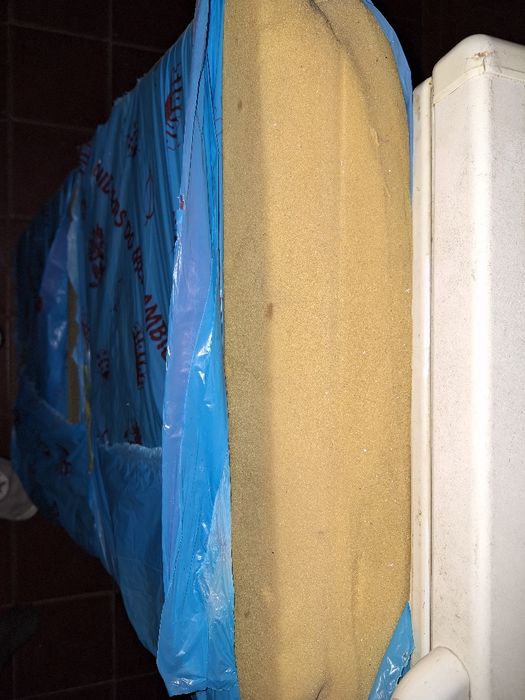 Cama de bebé em bom estado