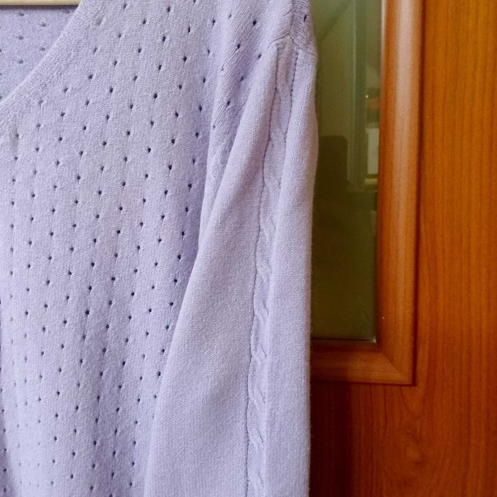 Sweter dekolt w serek