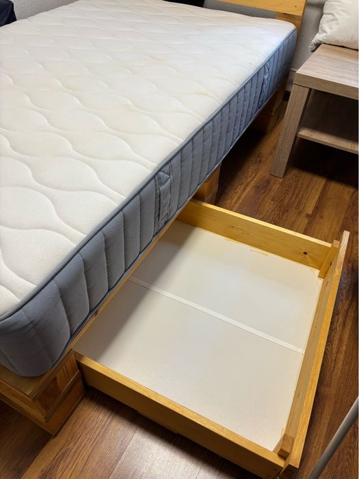 Solidne łóżko z palet 120×200 + materac IKEA, 2 szuflady