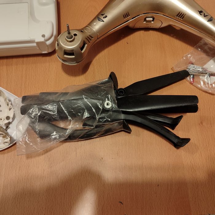 Drone quad Syma X8HW com comando e extras