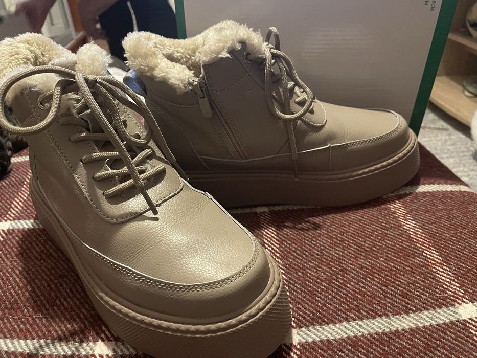 Жіноче взуття  б/у