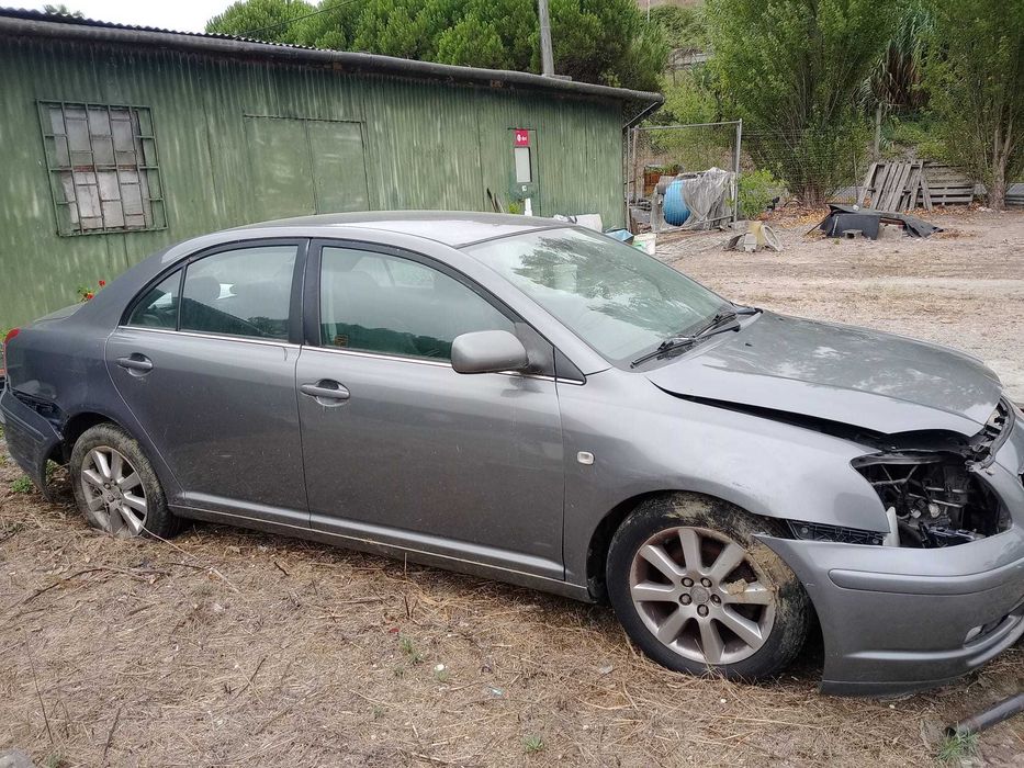 Toyota Avensis 1.6 2005 (acidentado)
