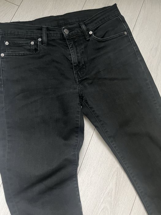 Джинси Levis , Uniqlo.