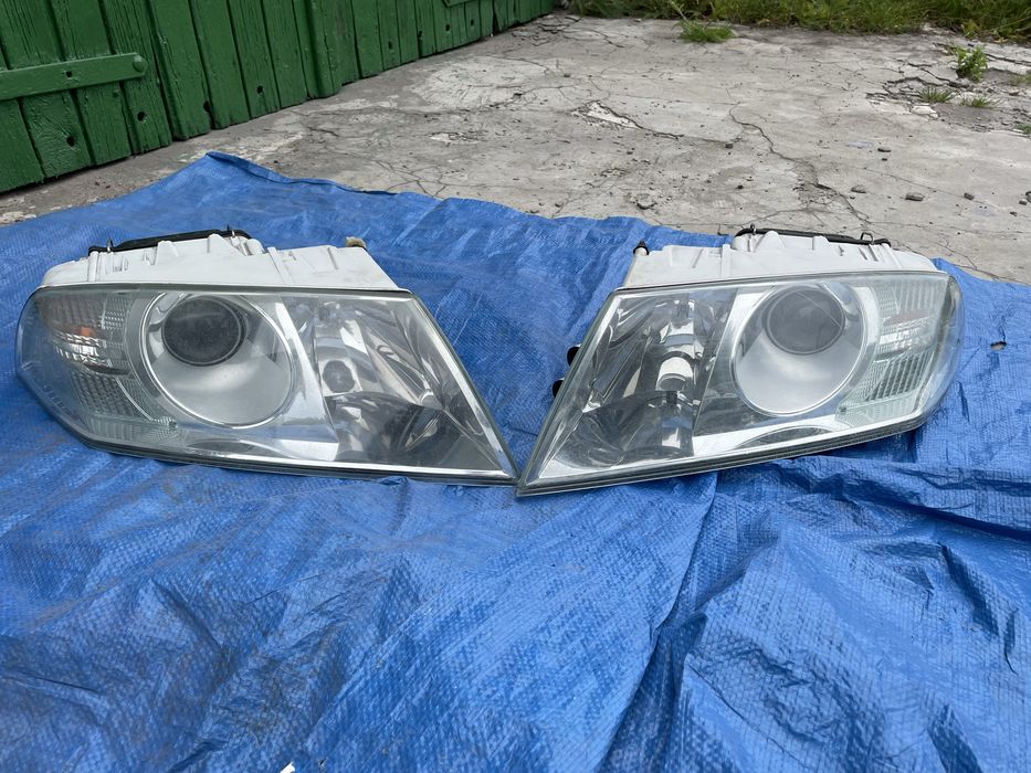 SKODA OCTAVIA 2 II reflektory xenon  lampy przednie