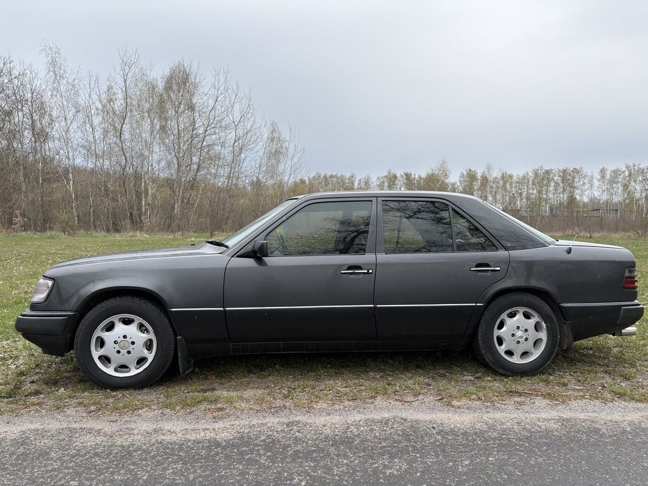 Mercedes-Benz E-Class 1990