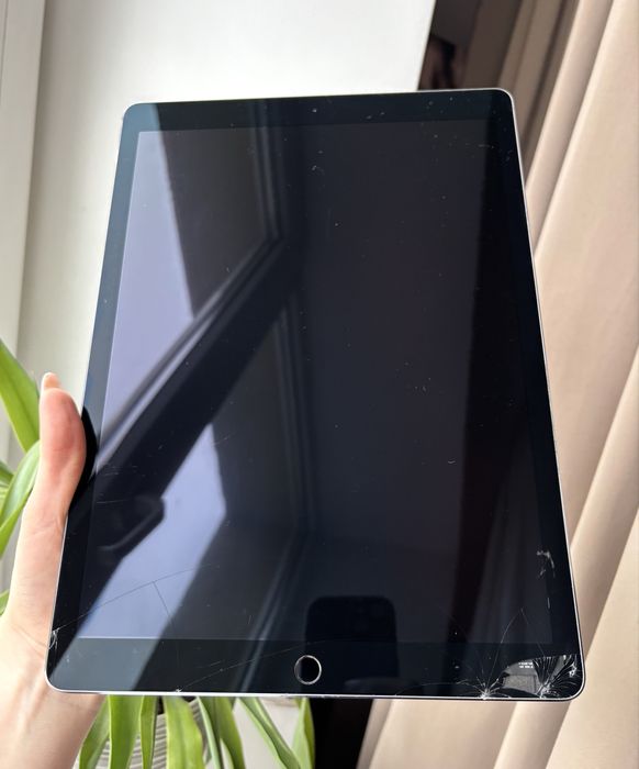Apple iPad Pro 12.9" (2 Gen)(64 GB) Wi-fi