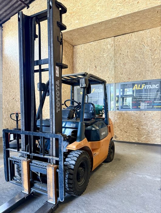 Empilhador toyota 2500kg!! Rigoroso estado!