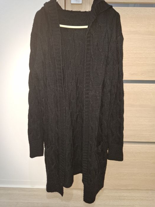 Sweter z kapturem