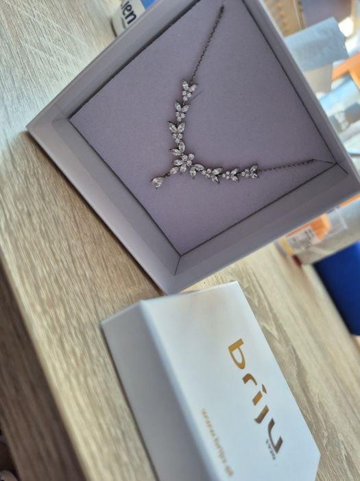 Briju - kolia z białego srebra