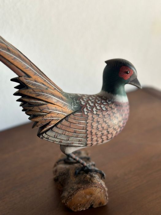 Faisão em madeira feito á mão