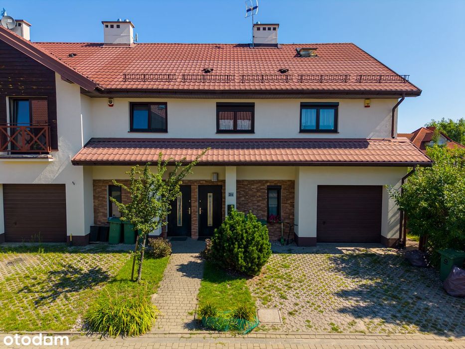4 pokoje - dom szeregowy z garażem na zamkniętym osiedlu.