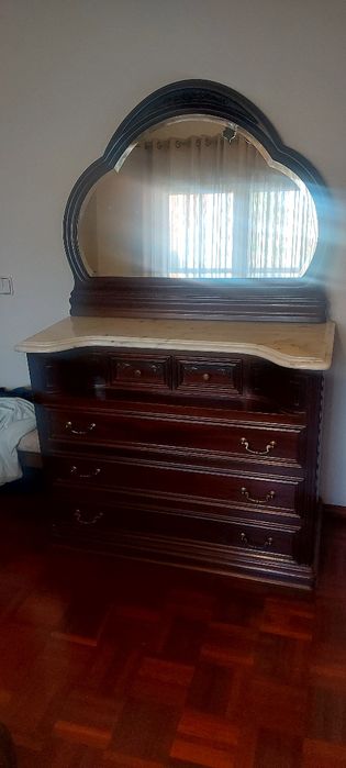 Cómoda com espelho