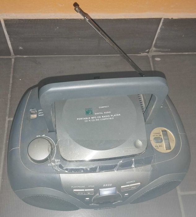 Радио приемник магнитола Elenberg CD-110 CD MP3.