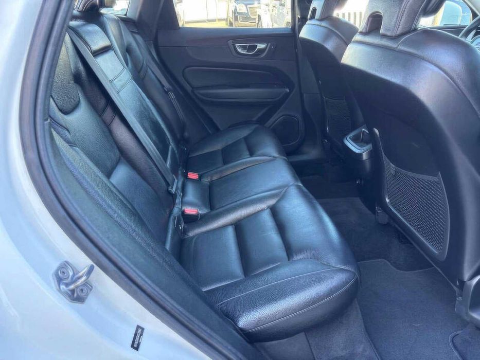 Volvo XC60 T6 Momentum      2019