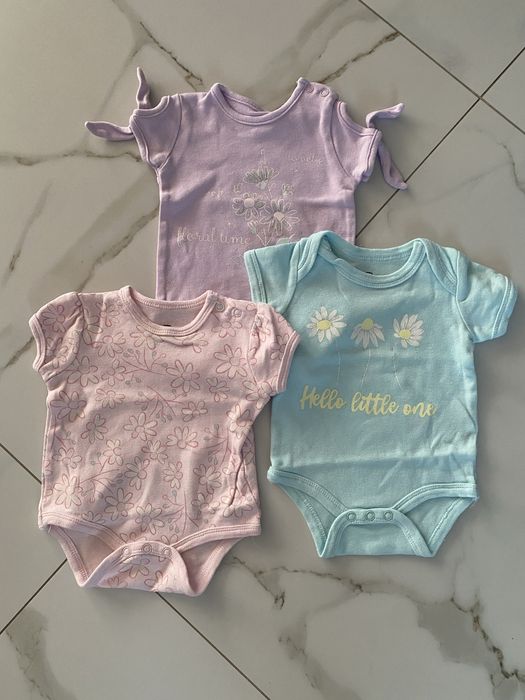 Body z krótkim rękawem trzy sztuki 62