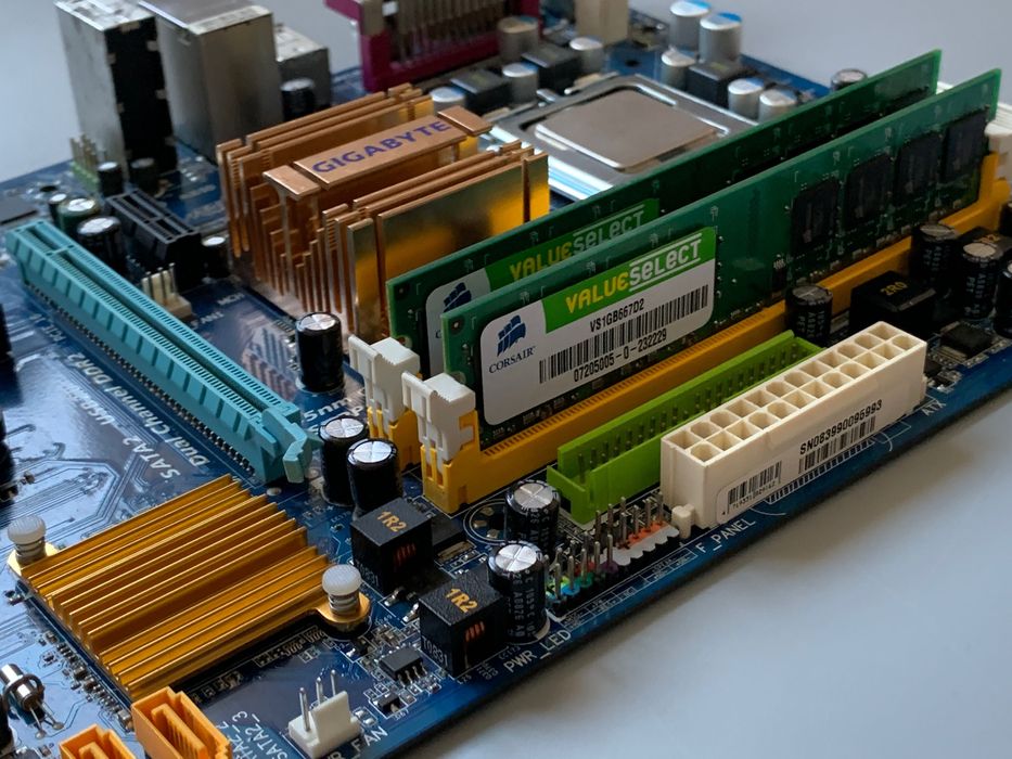 материнська плата Gigabyte GA-P31-ES3G