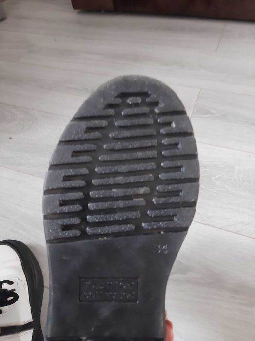 Зимові черевики для дівчинки