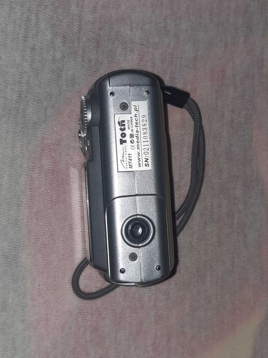 Mini aparat cyfrowy z początku lat 2000 MT411