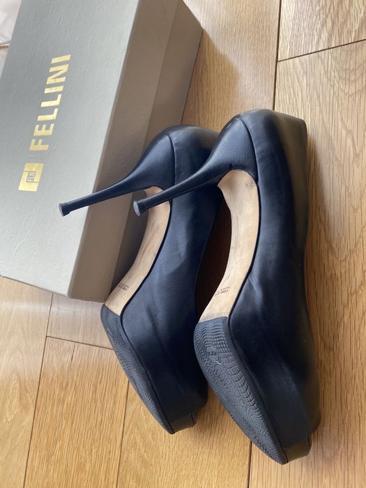Туфлі Fellini