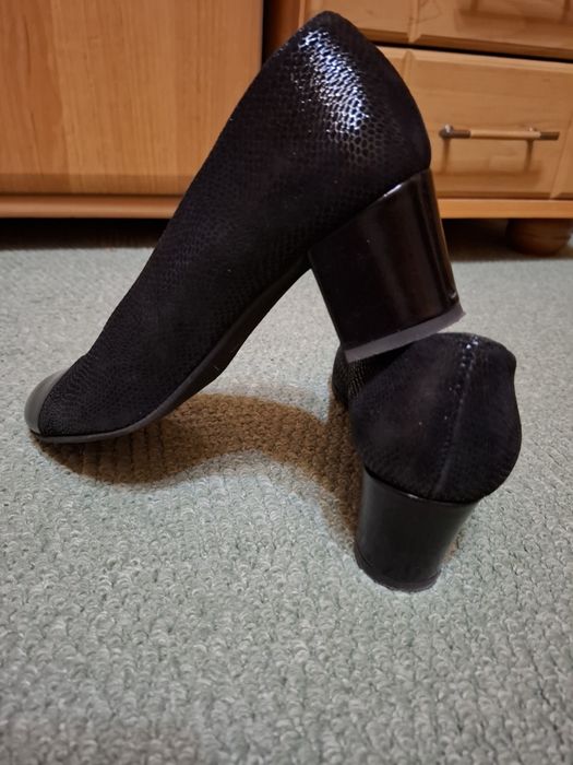 Czółenka na słupku Venezia,  skóra  37