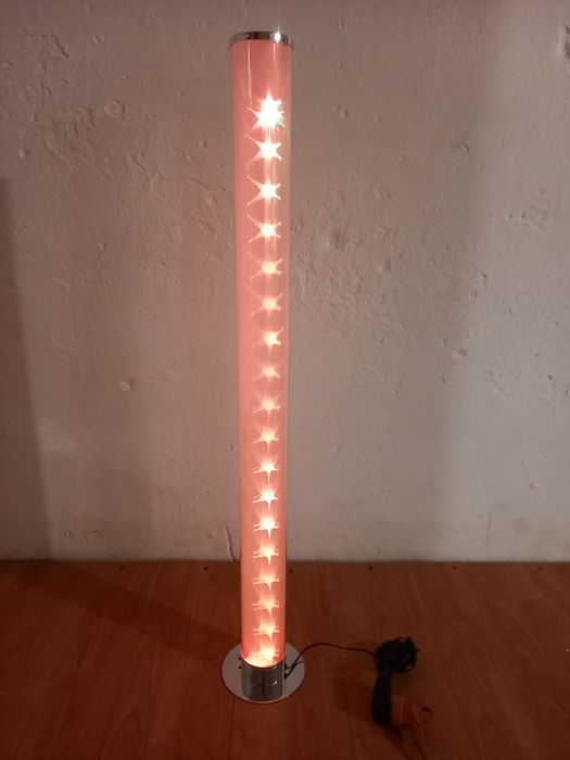 Kolorowa lampa. Sterowanie pilotem.