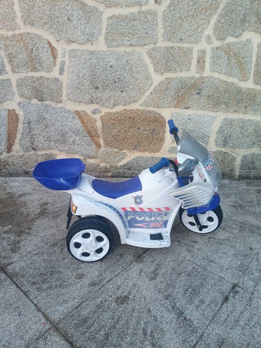 Mota a motor para criança