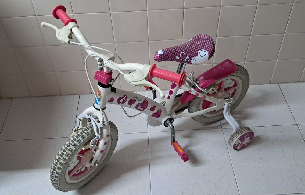Bicicleta menina Barbie, em bom estado