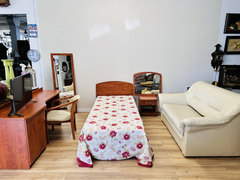 20 kompletów pokoi hotelowych - łóżko, biurko, tv, sofa, szafka lustro