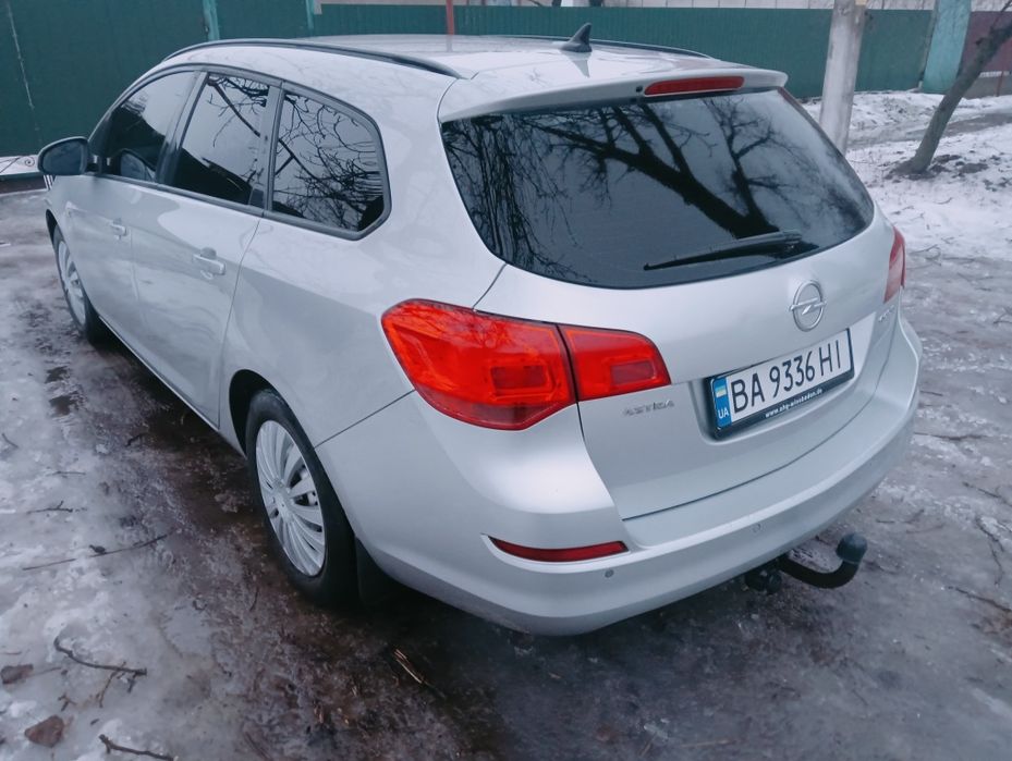 Опель Астра j.2011рік 1.3 tdi .з приємною витратою від4 до 6л.