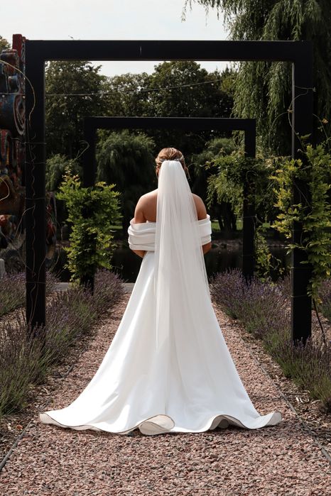 Продам весільну сукню