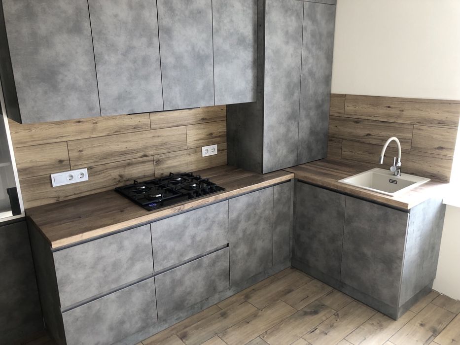 Плиточник, укладка керамической плитки