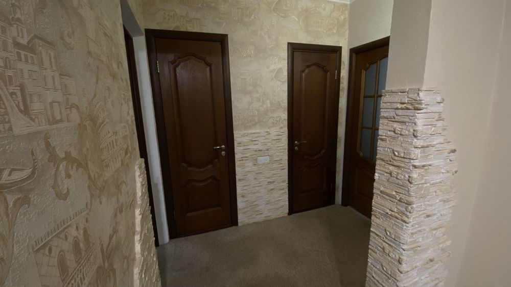 Продаж 3к квартира м-н Сонячний 37