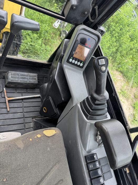 Minikoparka YANMAR SV18