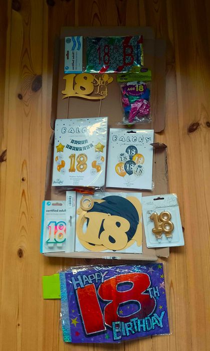 Zestaw dekoracji na 18 urodziny Balony, baner, topper, świeczki