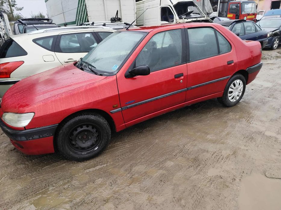 peugeot 306 silnik 1.4 NFZ skrzynia sanki belka przód tył wahacz zacisk zwrotnica