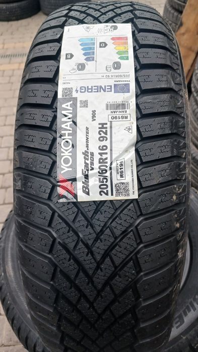 205 60 16  Yokohama BluEarth Winter V 906