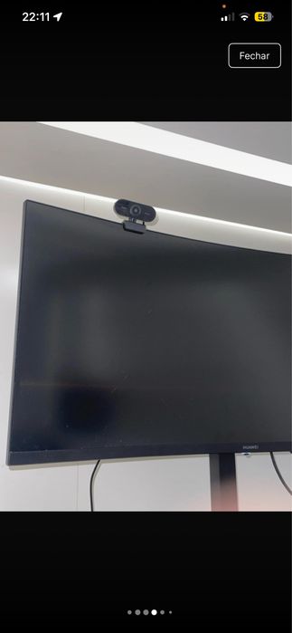 Webcam HD 1080P com redução de ruído, foco automático, fácil instalação e alta compatibilidade.