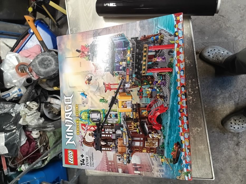 LEGO Ninjago 71799 - Rynek miejski Ninjago