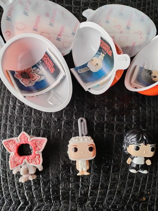 Vendo ou troco estes 6 Kinder joy Funko Stranger Things