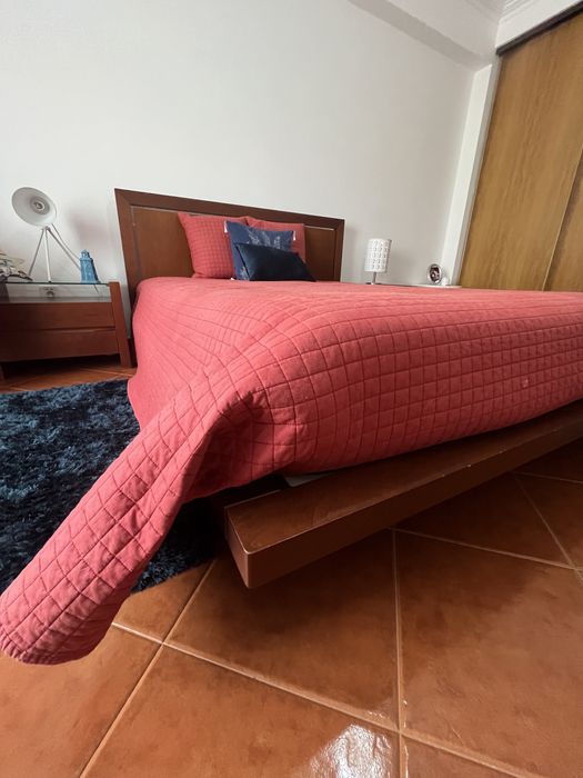 Cama De Casal + 2x Mesas Cabeceira