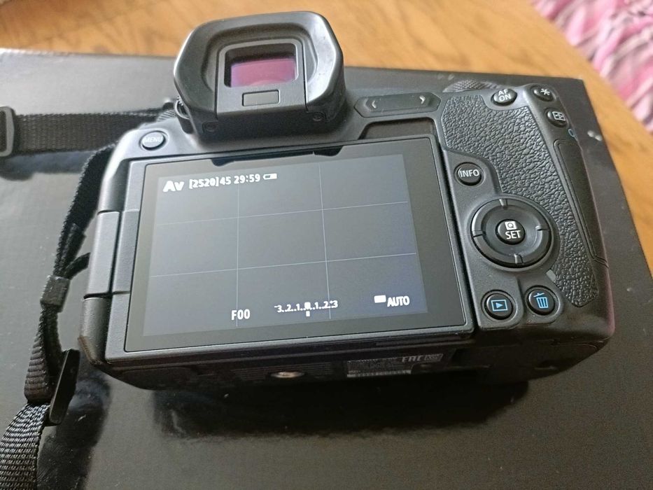 Aparat Canon EOS R