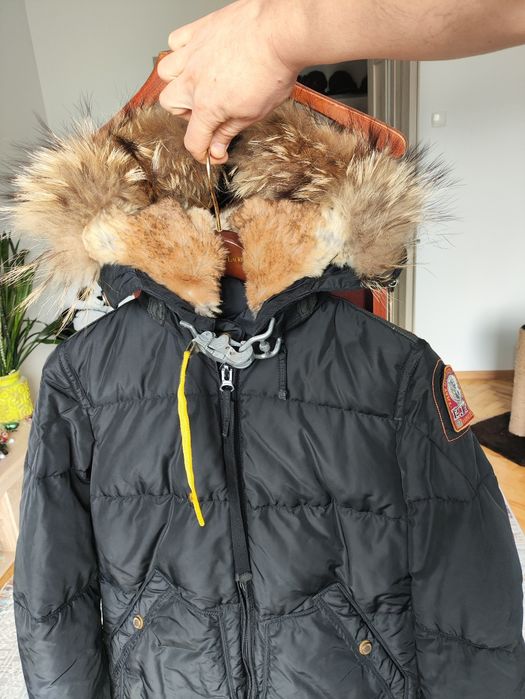 Продам жіночу куртку пуховик Parajumpers