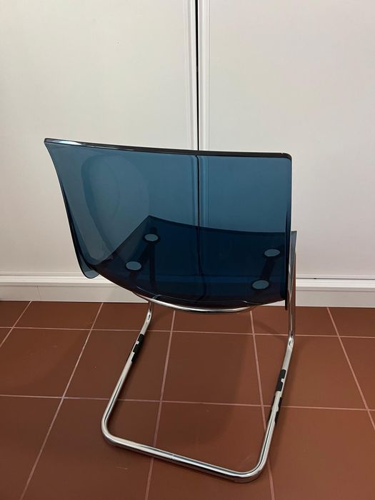 Cadeira azul IKEA