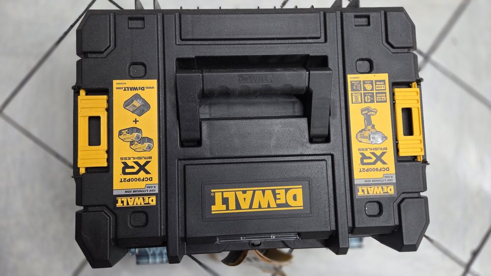 Zestaw pneumatyczny klucz dewalt  + baterie ładowarka