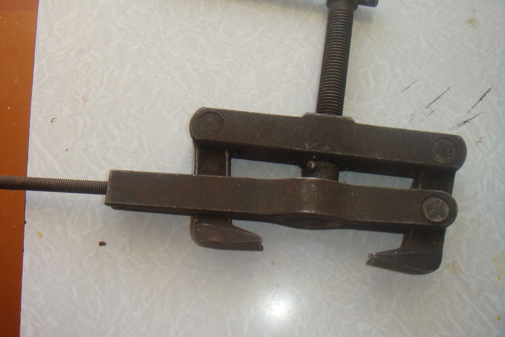 съемник для снятия  деталей