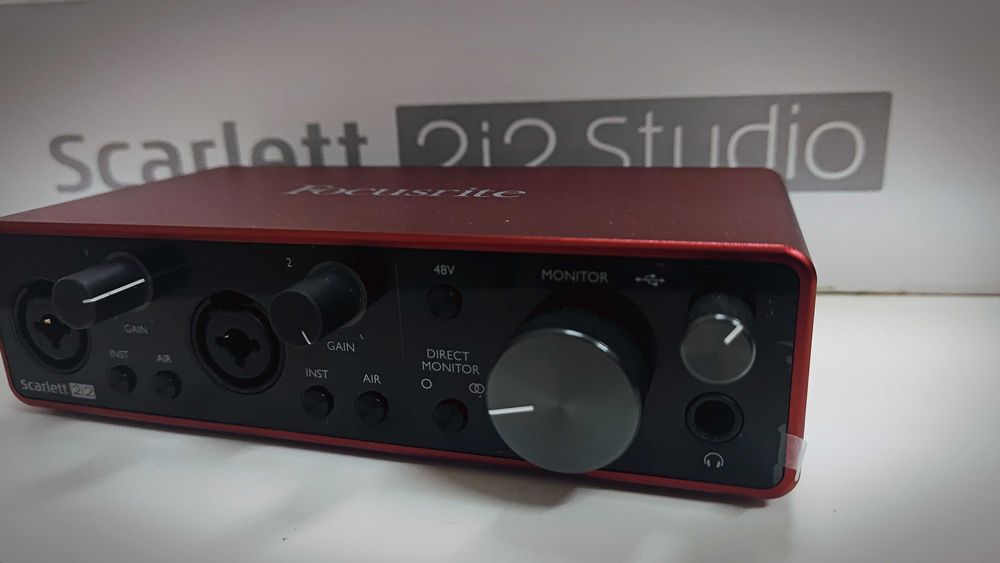 Focusrite Scarlett 2i2 Studio (3ª Geração) – Kit Completo