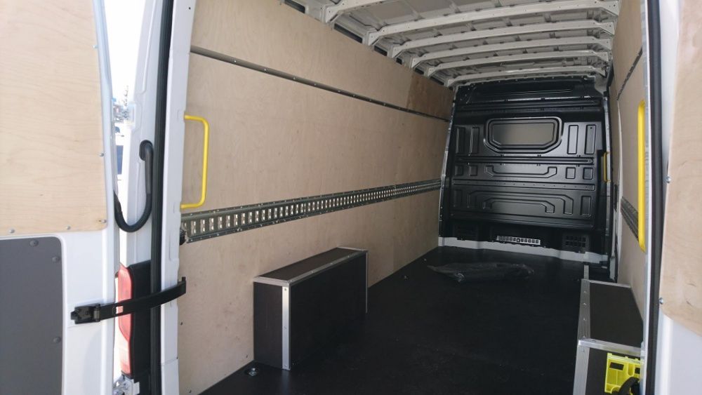 VW Crafter L3H2 Zabudowa ze sklejki